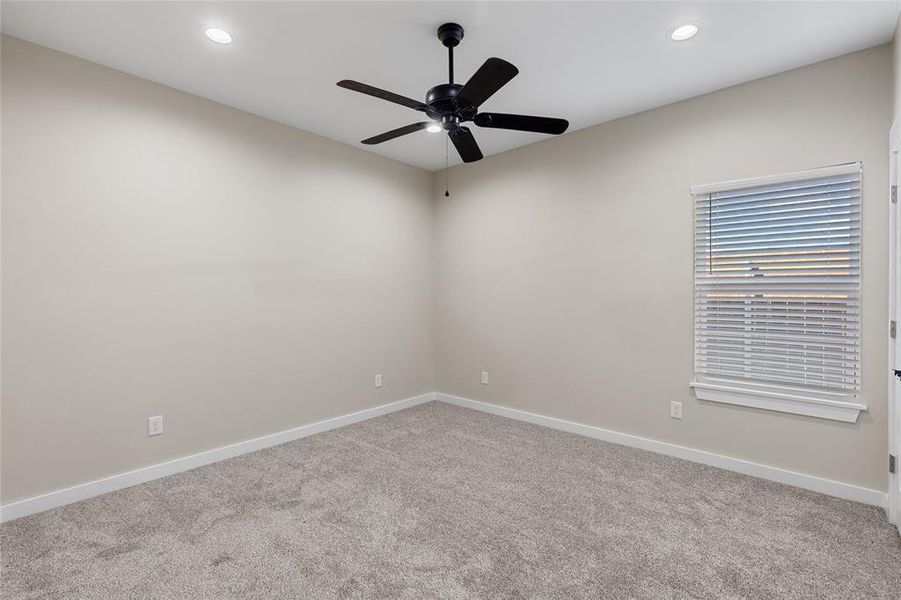 Spacious, unfurnished interior of a new home in , Sulphur Springs (Image 20).