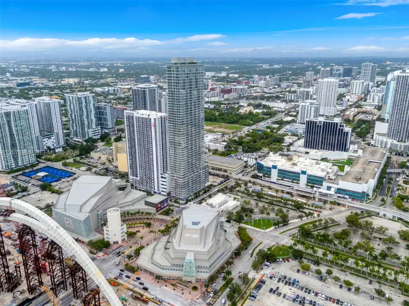 Condo located in Miami, FL showcasing its design and architecture (Image 3).