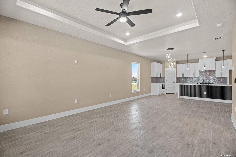 Spacious, unfurnished interior of a new home in , Atascosa (Image 17).