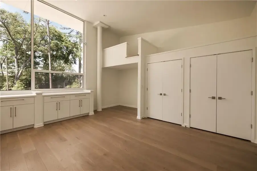 Spacious, unfurnished interior of a new home in , Atlanta (Image 23).