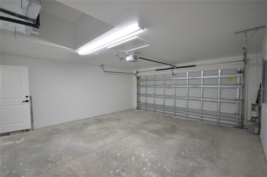 Spacious, unfurnished interior of a new home in , Lehigh Acres (Image 34).
