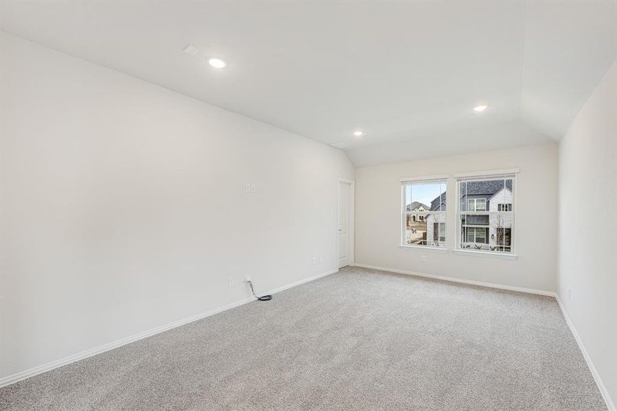 Spacious, unfurnished interior of a new home in Sonoma Verde, McLendon-Chisholm (Image 30).