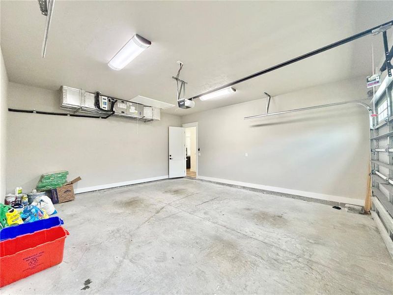 Spacious, unfurnished interior of a new home in , Gainesville (Image 25).