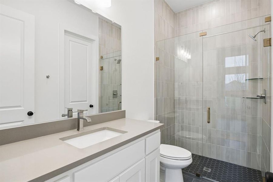 Friends and family will feel right at home in any of the beautifully finished guest baths offered in our Hayden plan.