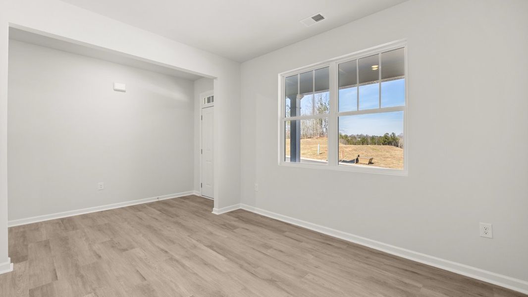 Representative unfurnished interior of a home built from the Hayden by D.R. Horton in Aurora Creek, Dallas (Image 16).