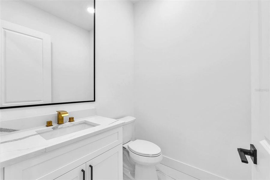 Furnished interior view inside a new home in , Thonotosassa (Image 13).