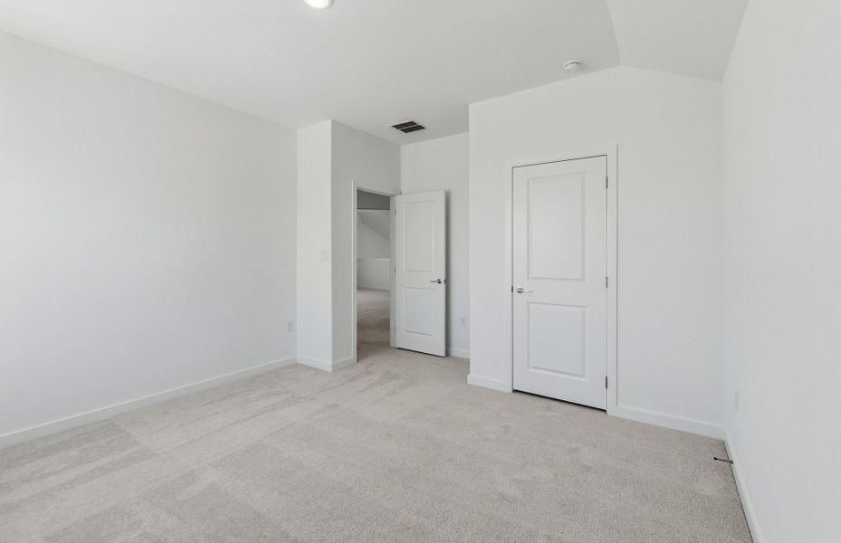 Spacious, unfurnished interior of a new home in Kuempel Farms, Pflugerville (Image 37).