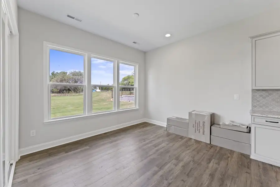 Spacious, unfurnished interior of a new home in Estates at Sugar Creek, Fort Mill (Image 13).