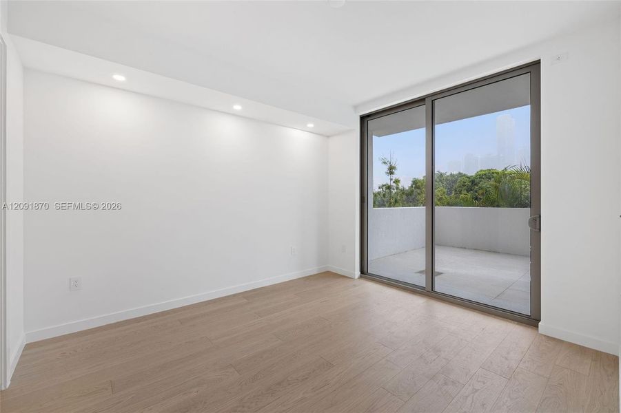 Spacious, unfurnished interior of a new home in , Miami (Image 36).