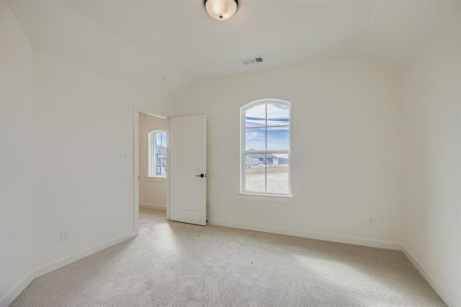 Spacious, unfurnished interior of a new home in Ten Mile Creek 55s, Celina (Image 23).