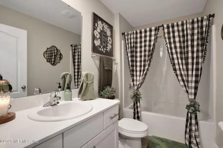 Furnished interior view inside a new home in Cross Creek, Green Cove Springs (Image 10).