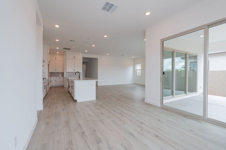 Spacious, unfurnished interior of a new home in Waterston Central, Gilbert (Image 8).