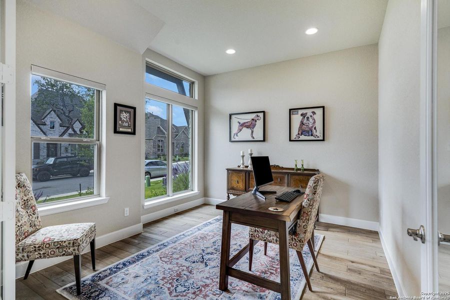 Furnished interior view inside a new home in Balcones Creek 70', Boerne (Image 15).