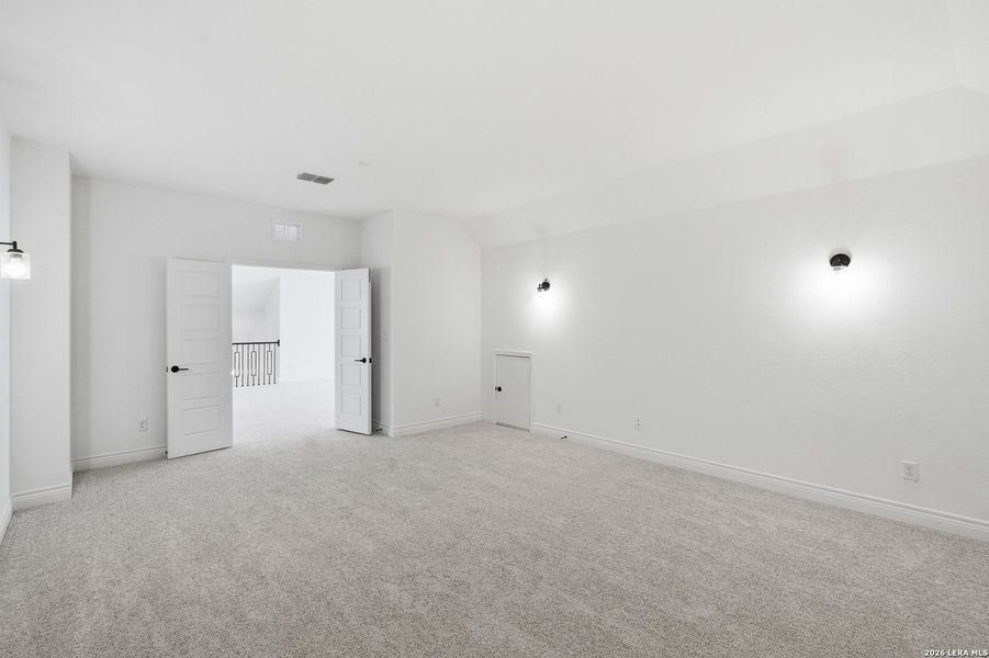 Spacious, unfurnished interior of a new home in Bison Ridge, San Antonio (Image 18). Spacious, unfurnished interior of a new home in Bison Ridge, San Antonio (Image 18).