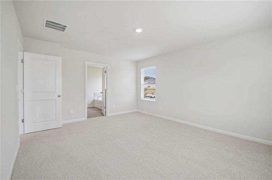 Spacious, unfurnished interior of a new home in Northwoods at Mirror Lake, Villa Rica (Image 40).