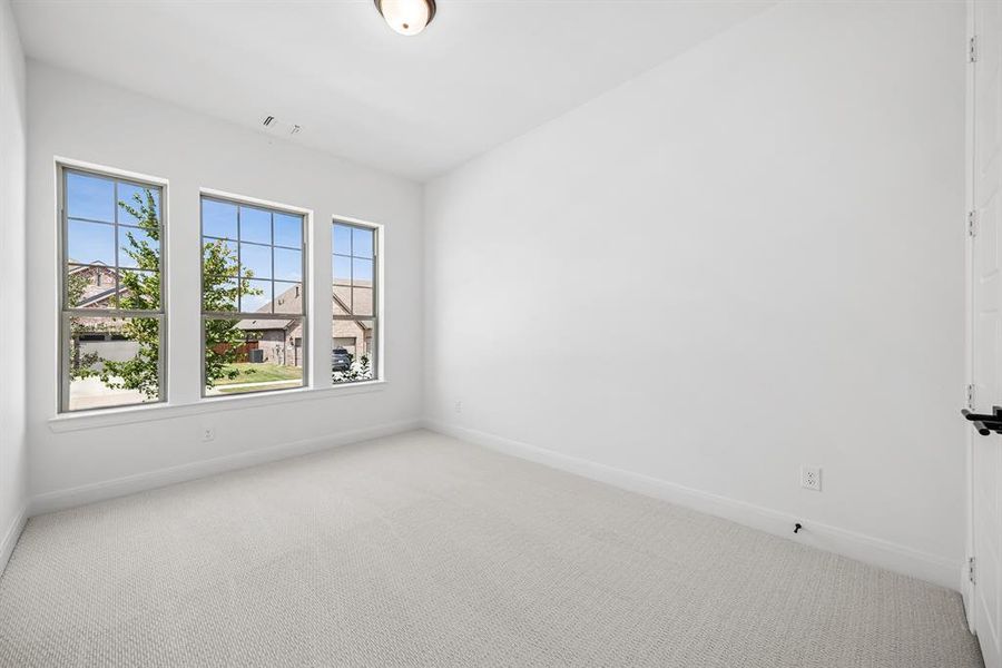 Spacious, unfurnished interior of a new home in Monterra - Classics, Fate (Image 17).