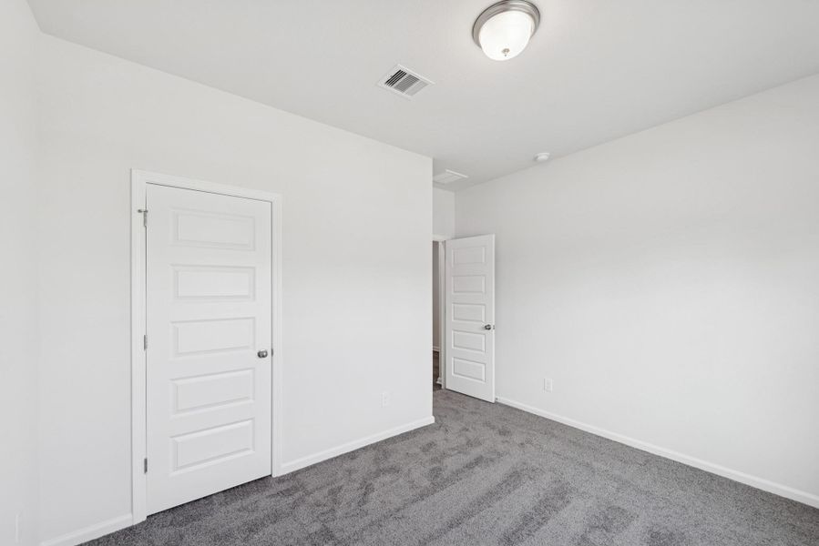 Spacious, unfurnished interior of a new home in Sierra Vista, Rosharon (Image 18).