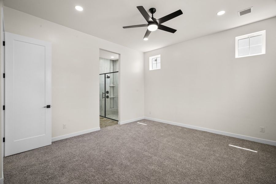 Spacious, unfurnished interior of a new home in Summer Sky North, El Paso (Image 28).