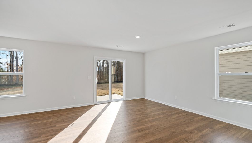 Representative unfurnished interior of a home built from the Elston by D.R. Horton in Paddock Point, Roebuck (Image 22).