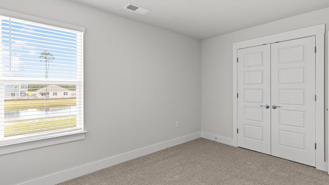 Spacious, unfurnished interior of a new home in Vineyard Trail, Jacksonville (Image 30).