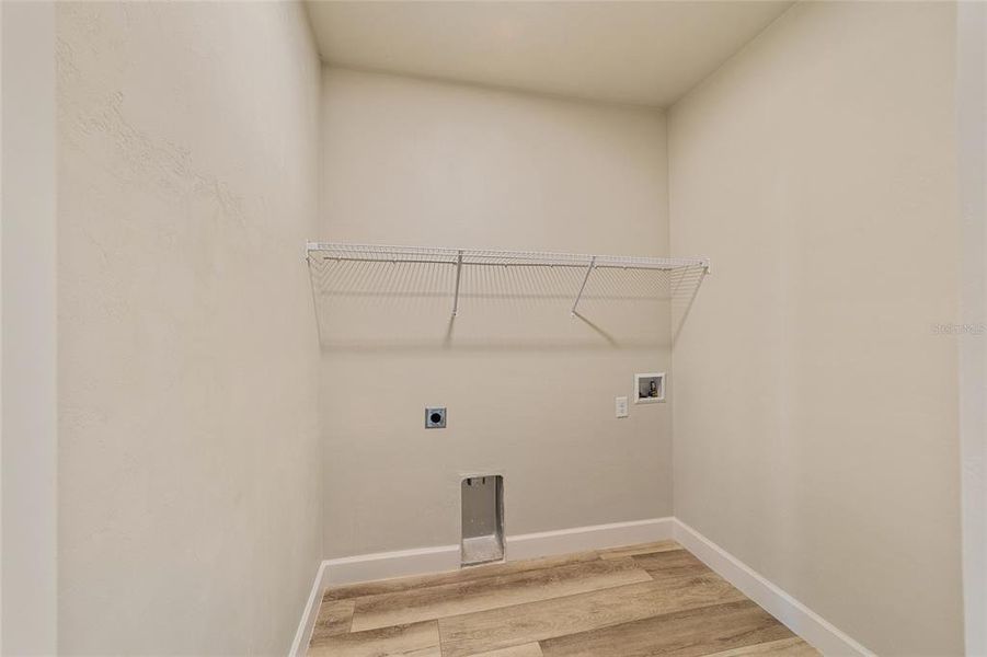 Spacious, unfurnished interior of a new home in , Gainesville (Image 10).