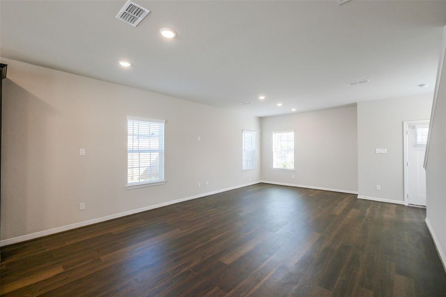 Spacious, unfurnished interior of a new home in , Houston (Image 43).
