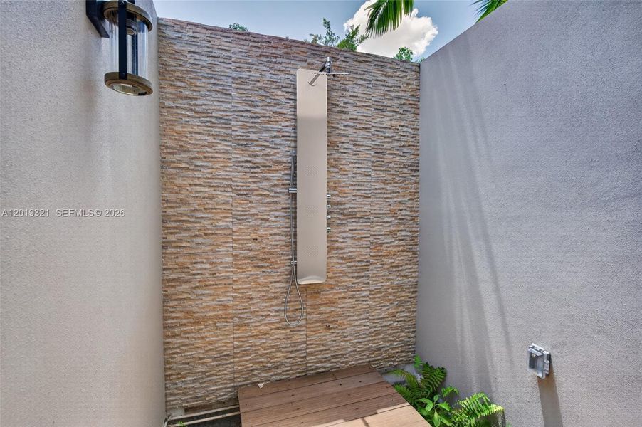 Exterior details and patio area of a home in , Southwest Ranches (Image 27).