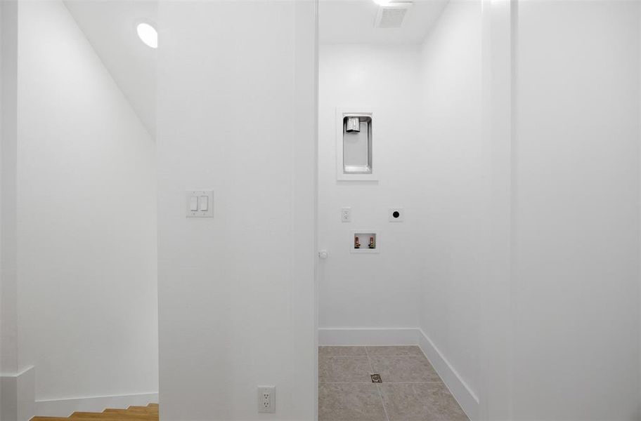 Spacious, unfurnished interior of a new home in , Dallas (Image 27). Spacious, unfurnished interior of a new home in , Dallas (Image 27).