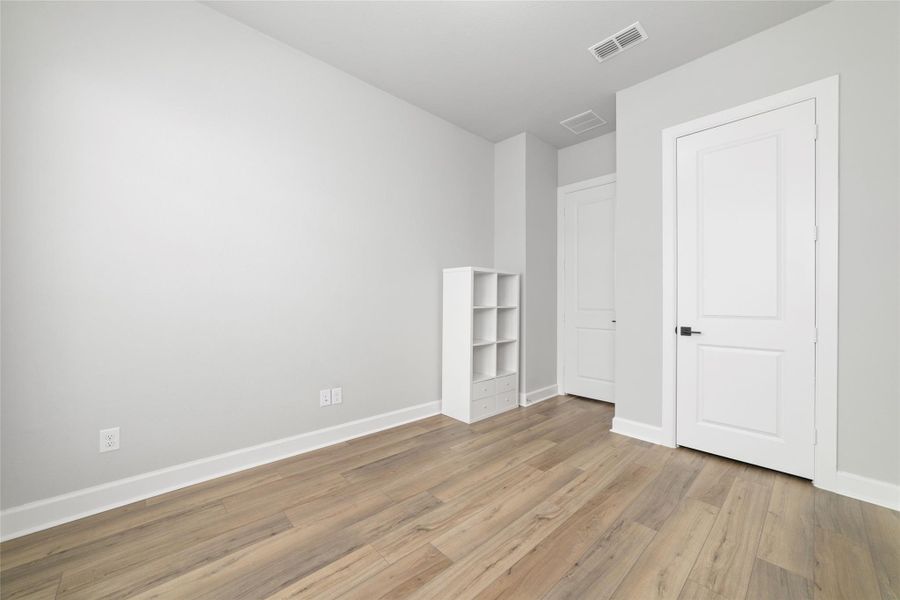 Spacious, unfurnished interior of a new home in Harvest Green - Reserve Collection, Richmond (Image 17).