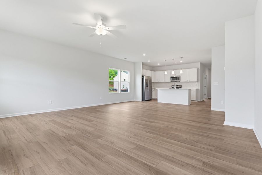 Spacious, unfurnished interior of a new home in Piper Creek, Newton (Image 28).