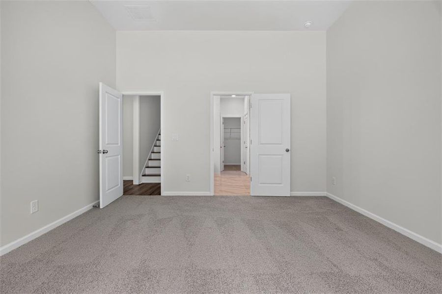 Spacious, unfurnished interior of a new home in , Athens (Image 39).