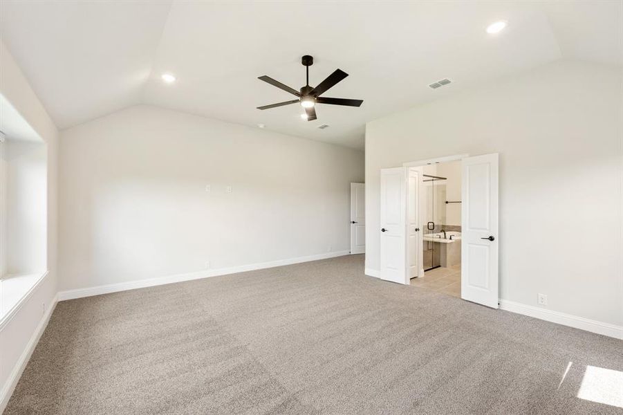 Spacious, unfurnished interior of a new home in Villages of Walnut Grove, Midlothian (Image 13). Spacious, unfurnished interior of a new home in Villages of Walnut Grove, Midlothian (Image 13).