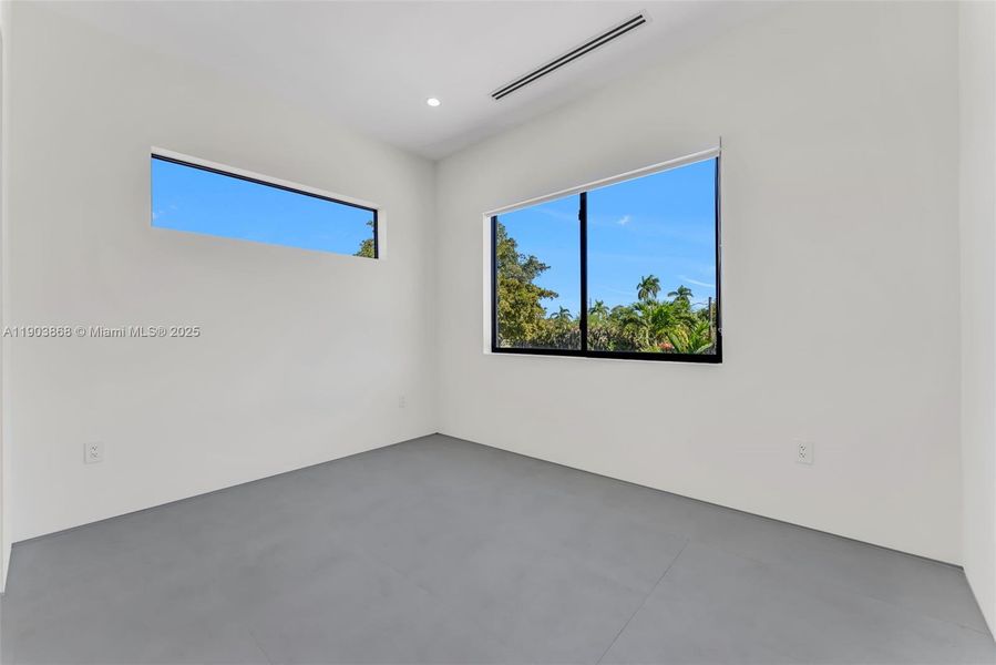 Spacious, unfurnished interior of a new home in , Miami Springs (Image 20).