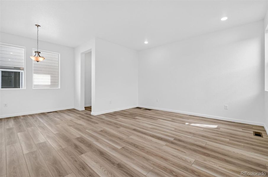 2110 Wagon Wheel Aly ~ Ready Now