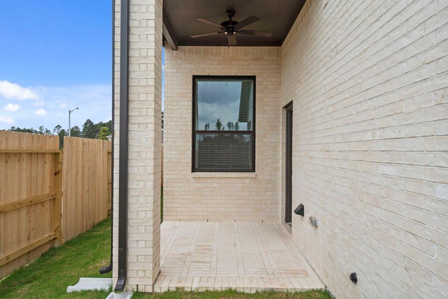 Exterior details and patio area of a home in Evergreen, Conroe (Image 4).