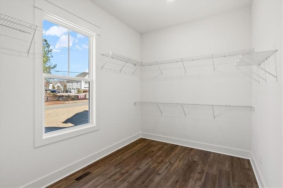 Spacious, unfurnished interior of a new home in , Waleska (Image 36).