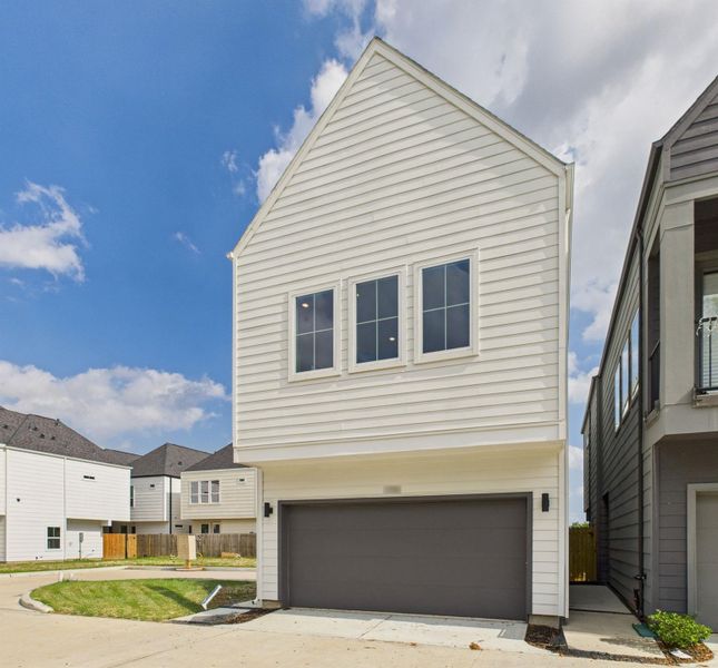 2704 Jensen Creek Ln.MOVE-IN READY!