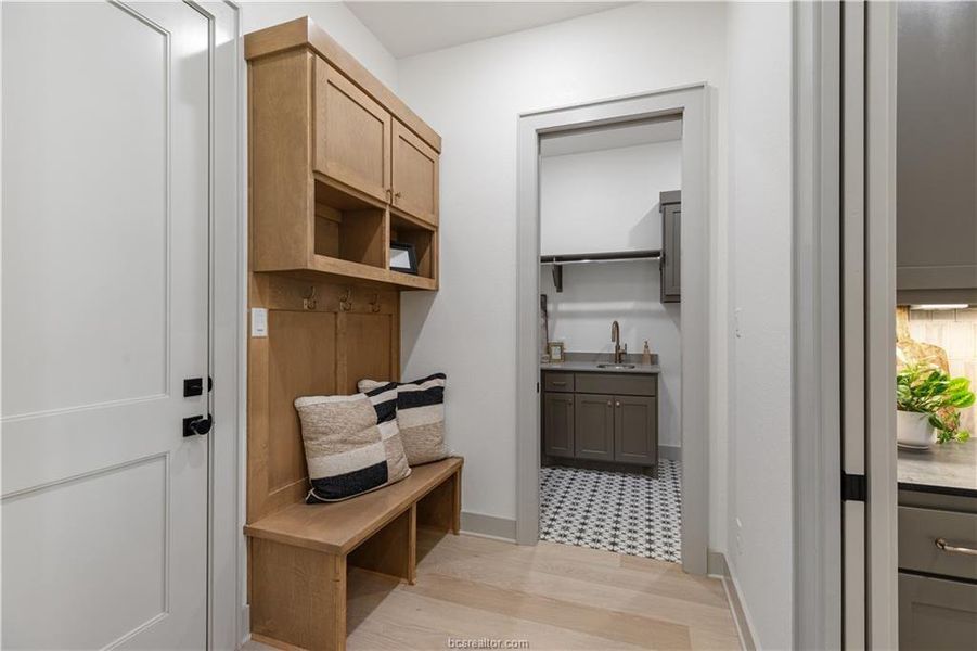 Furnished interior view inside a new home in , Bryan (Image 13).
