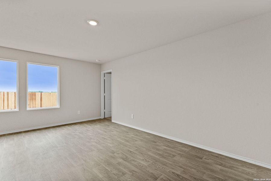 Spacious, unfurnished interior of a new home in Swenson Heights, Seguin (Image 29).
