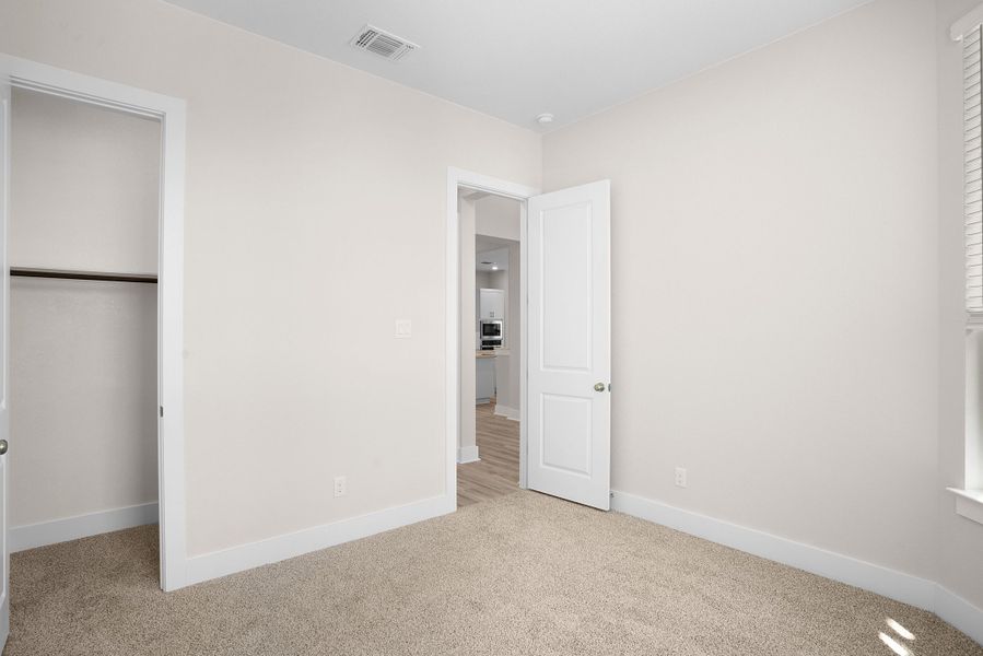 Spacious, unfurnished interior of a new home in Santa Rita Ranch, Liberty Hill (Image 43).