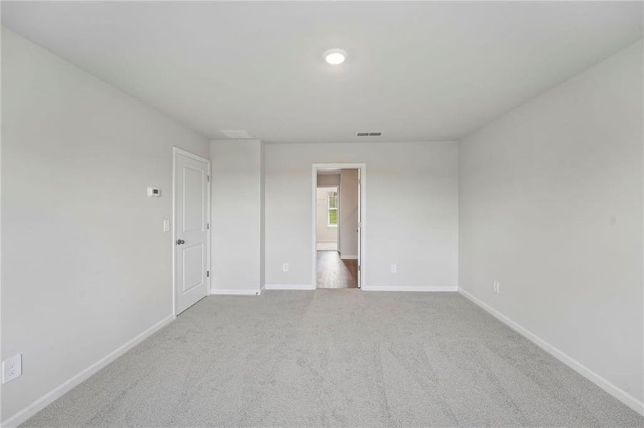 Spacious, unfurnished interior of a new home in Ivey Township, Dallas (Image 59).