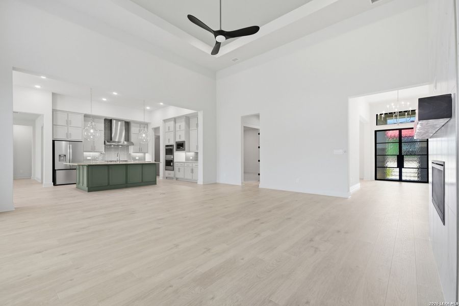 Spacious, unfurnished interior of a new home in Shavano Highlands, San Antonio (Image 19). Spacious, unfurnished interior of a new home in Shavano Highlands, San Antonio (Image 19).