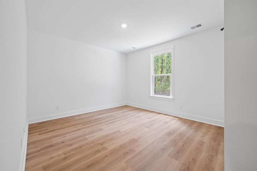 Spacious, unfurnished interior of a new home in , Hollywood (Image 20).