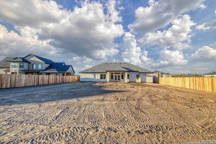 Exterior details and patio area of a home in , Uvalde (Image 3).