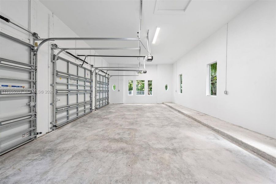 Spacious, unfurnished interior of a new home in , Pinecrest (Image 34).