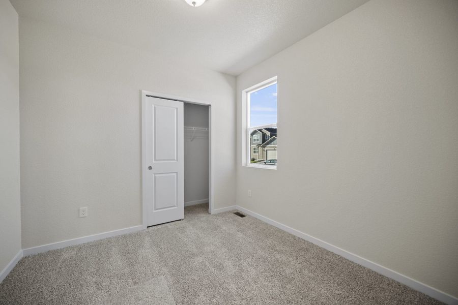 Spacious, unfurnished interior of a new home in The Trails at Aspen Ridge, Colorado Springs (Image 17).