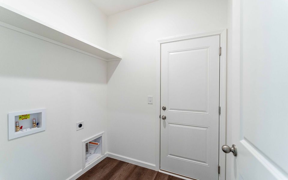 Image 14 of a home in Stonehenge.