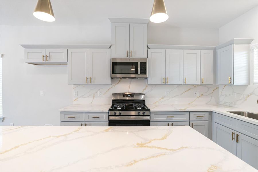 Image 12 of a home in Avenue Park.