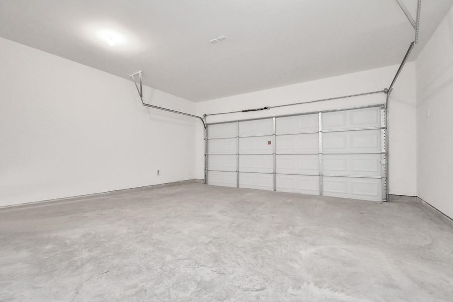 Spacious, unfurnished interior of a new home in Sunterra, Katy (Image 34).