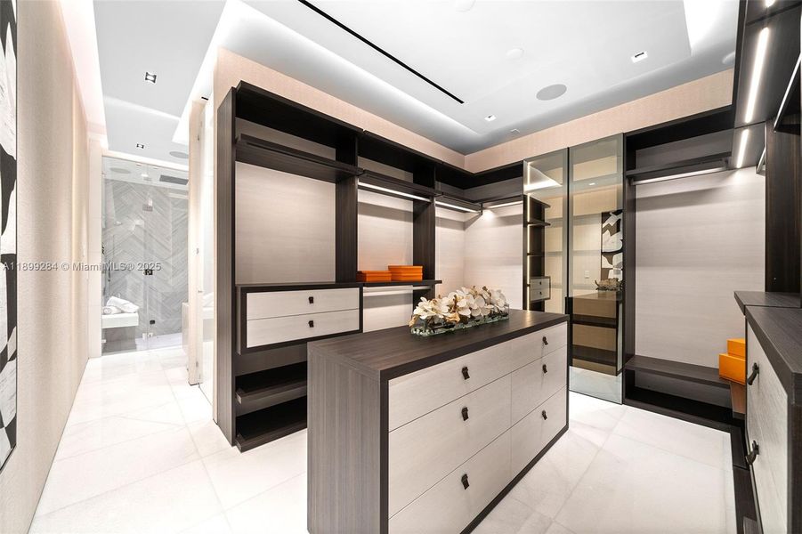 Master Walk-in-closet